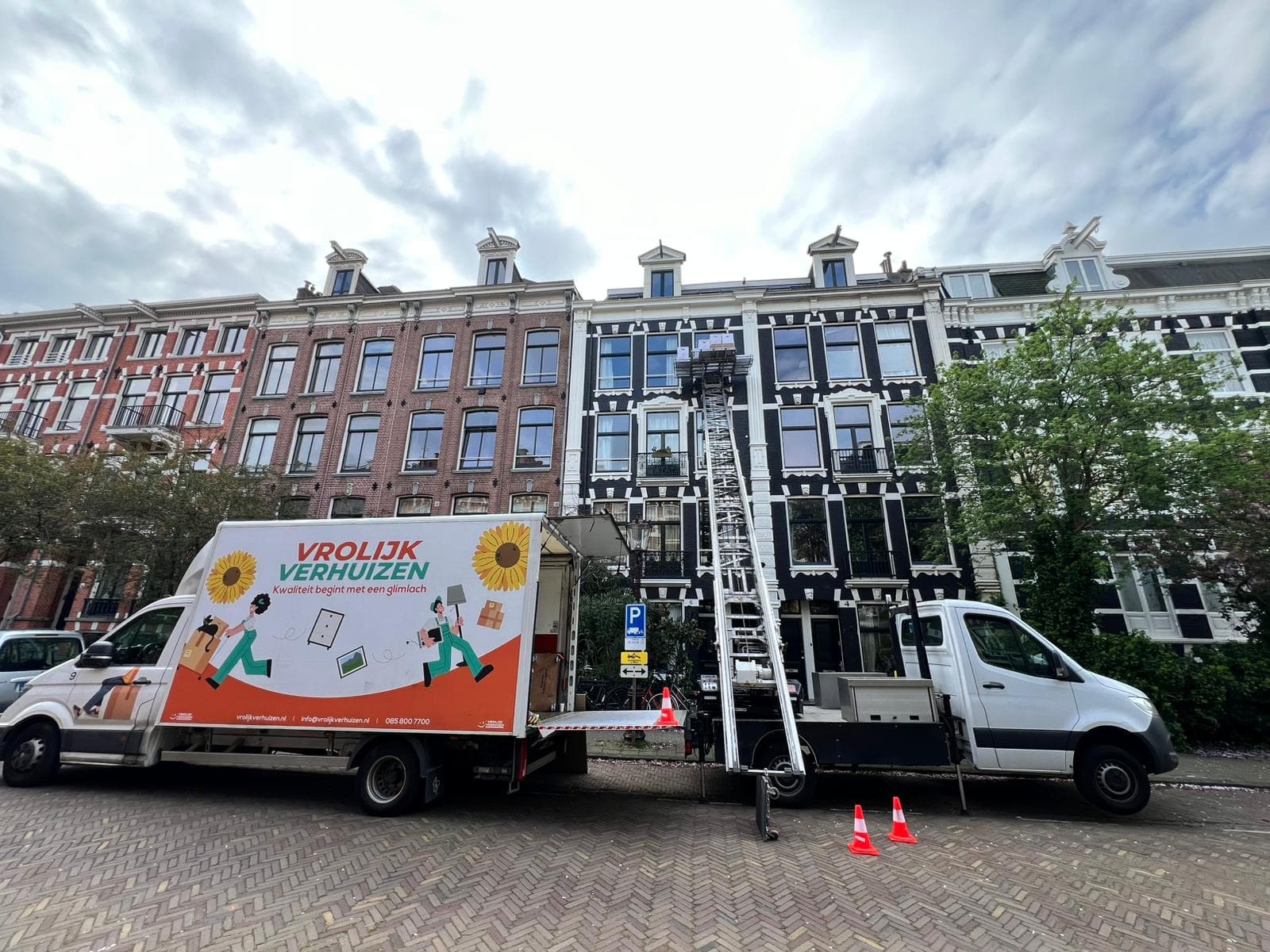 Verhuislift in actie bij een verhuizing